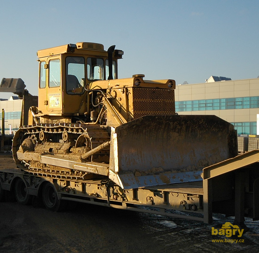 Jak pracovat s buldozerem – 6. díl: Převoz a údržba stroje Jak pracovat s buldozerem – 6. díl: Převoz a údržba stroje