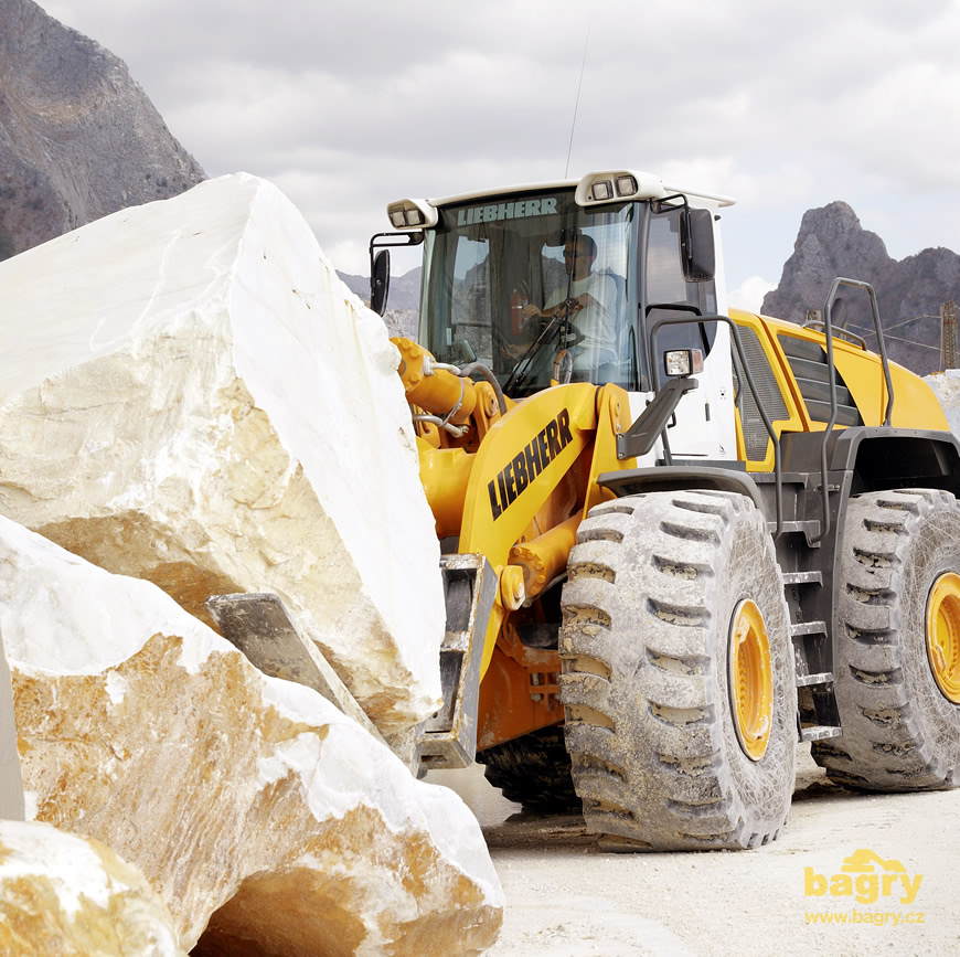 O práci s kloubovým nakladačem aneb umíte nakládat? Čtvrtá část: Údržba, přeprava a co se jinam nevešlo O práci s kloubovým nakladačem aneb umíte nakládat? Čtvrtá část: Údržba, přeprava a co se jinam nevešlo