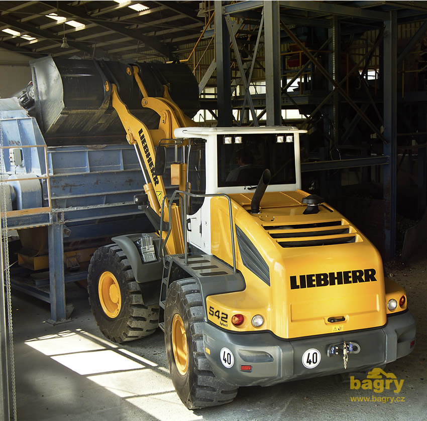 O práci s kloubovým nakladačem aneb umíte nakládat? Druhá část: Bezpečnost, příprava a „studený“ provoz O práci s kloubovým nakladačem aneb umíte nakládat? Druhá část: Bezpečnost, příprava a „studený“ provoz