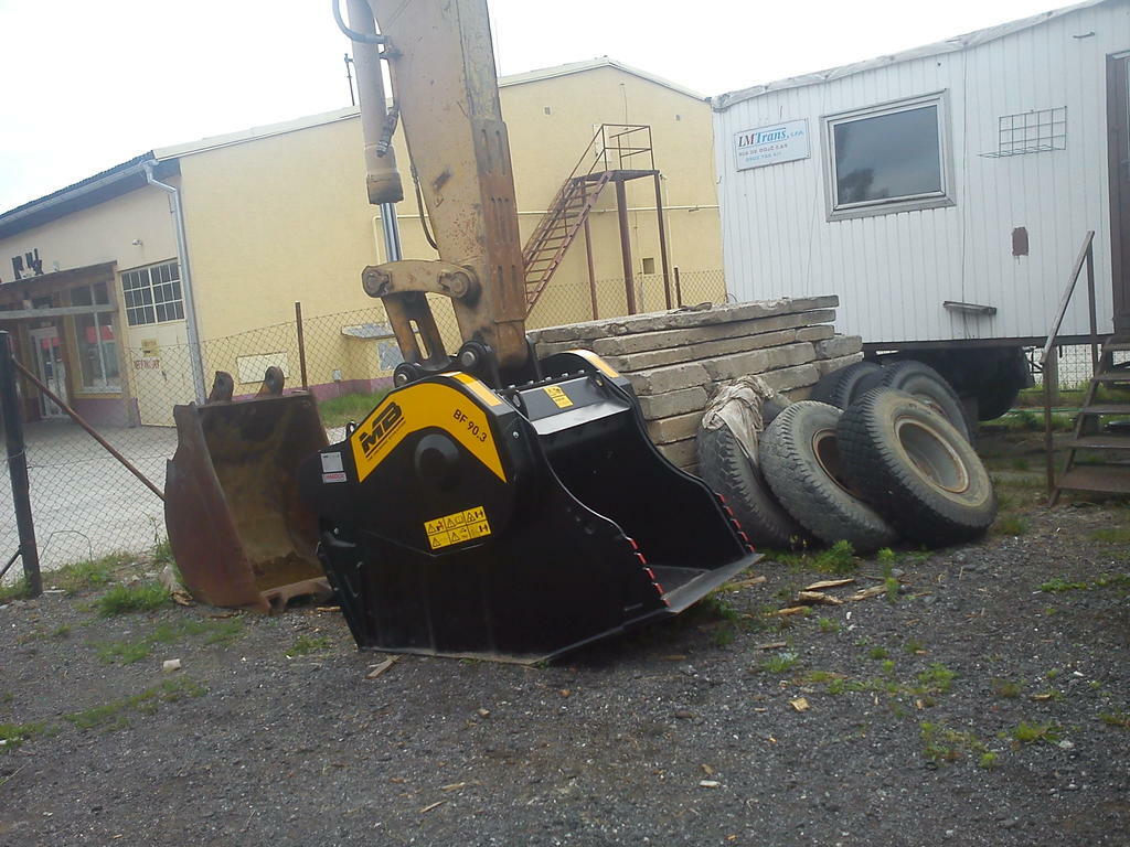 Re: Drtící lžíce na bagru Re: Drtící lžíce na bagru