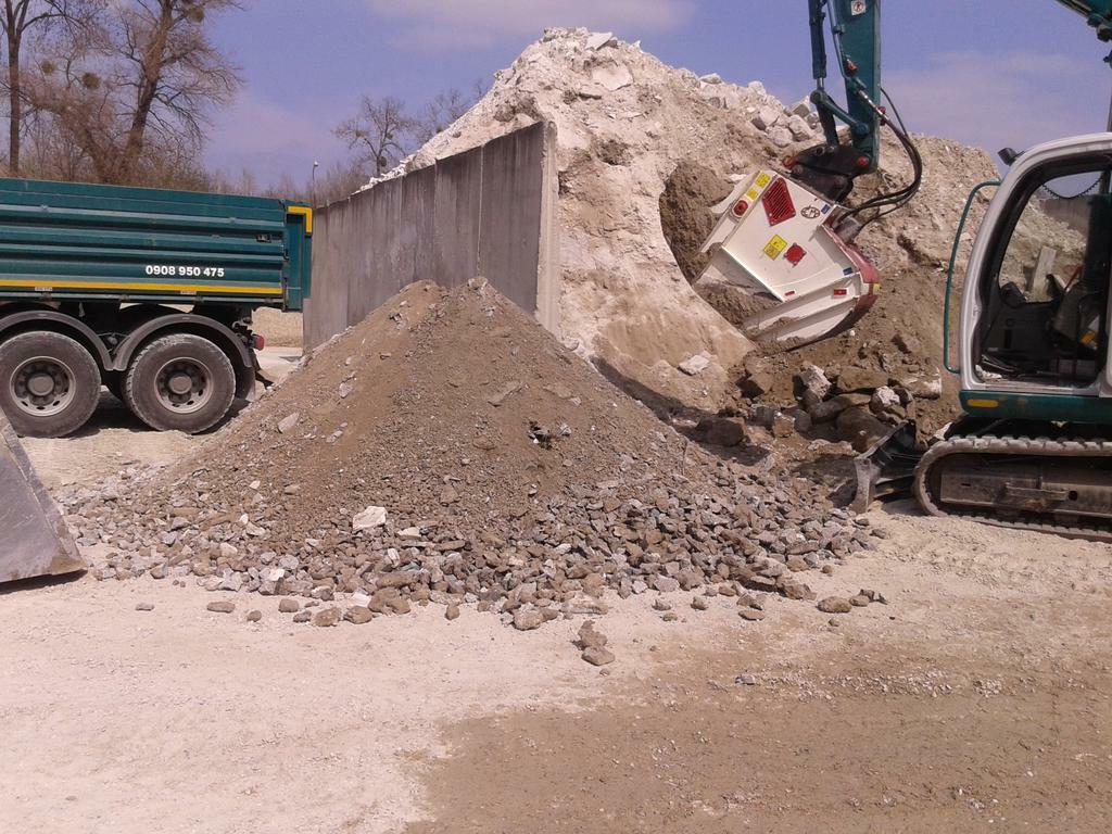 Re: Drtící lžíce na bagru Re: Drtící lžíce na bagru