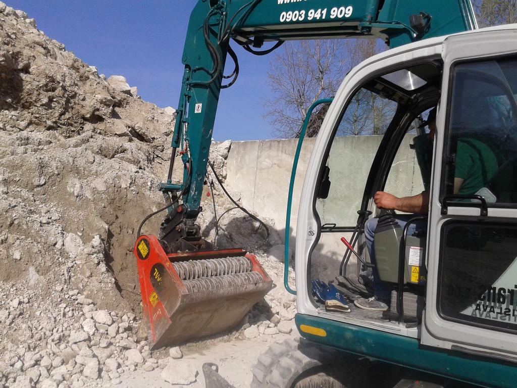 Re: Drtící lžíce na bagru Re: Drtící lžíce na bagru