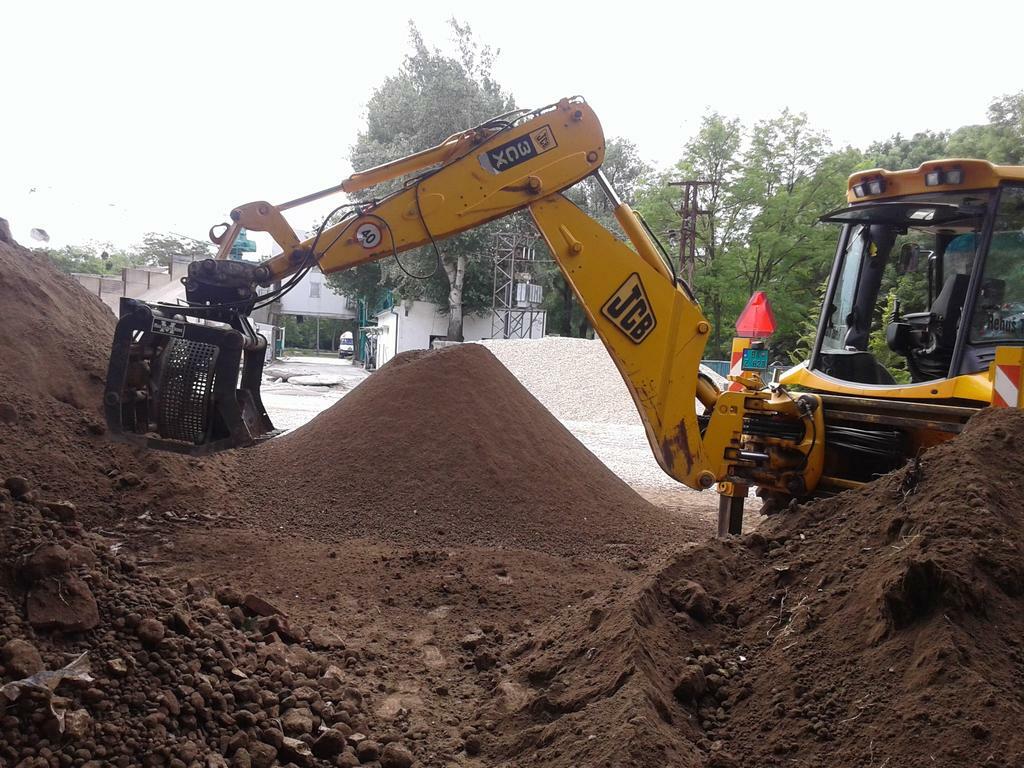 Re: Drtící lžíce na bagru Re: Drtící lžíce na bagru